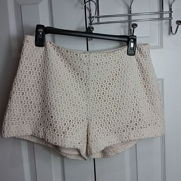 Banana Republic Cream Crochet Shorts Sz 8 - Picture 4 of 8